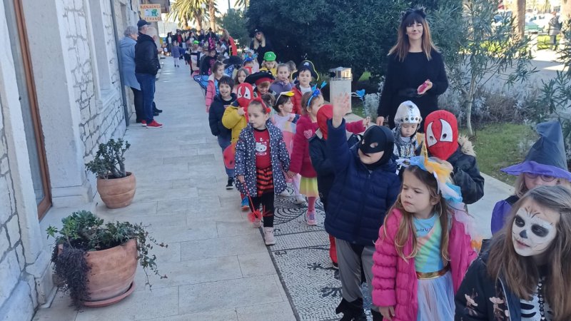 Posjet Trtajuna i maškarani party u Žardinu