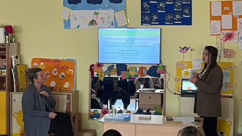Održano edukativno predavanje "Mama, daj mobitel!"