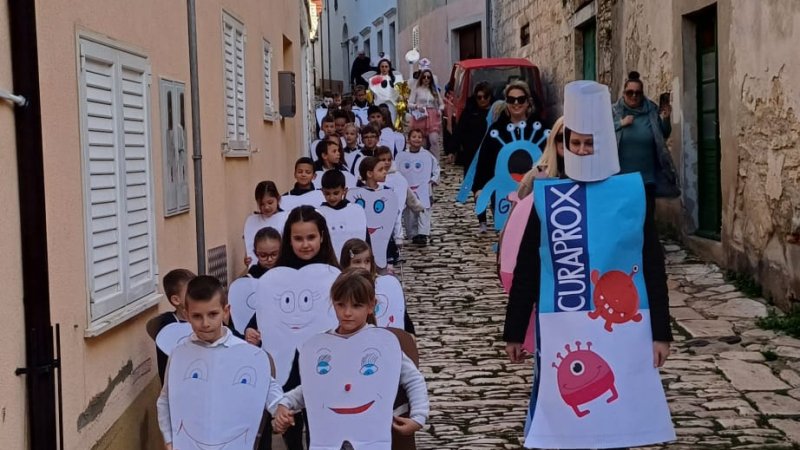 Predškolci u maškaranoj povorci na pokladni utorak