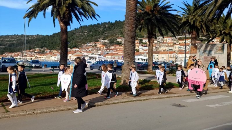 Predškolci u maškaranoj povorci na pokladni utorak