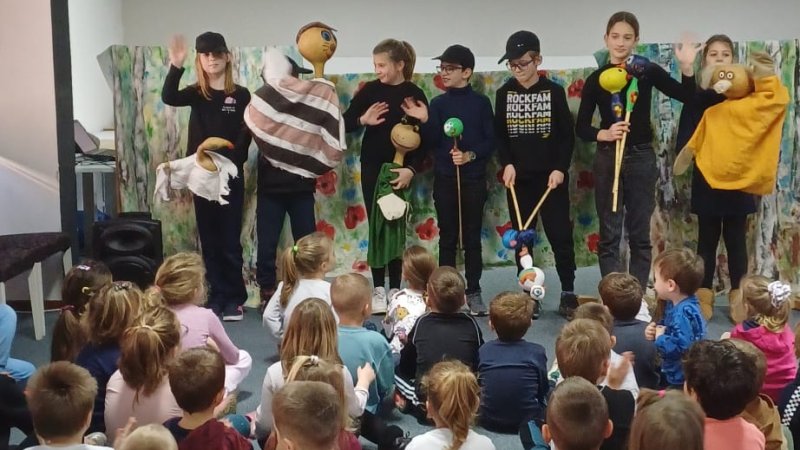 Predstava "Zaljubljeni žabac" - Lutkarska družina Cukarin