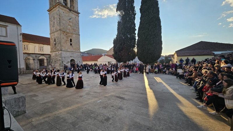 Nastup Male mafrine i izložba dječjih radova