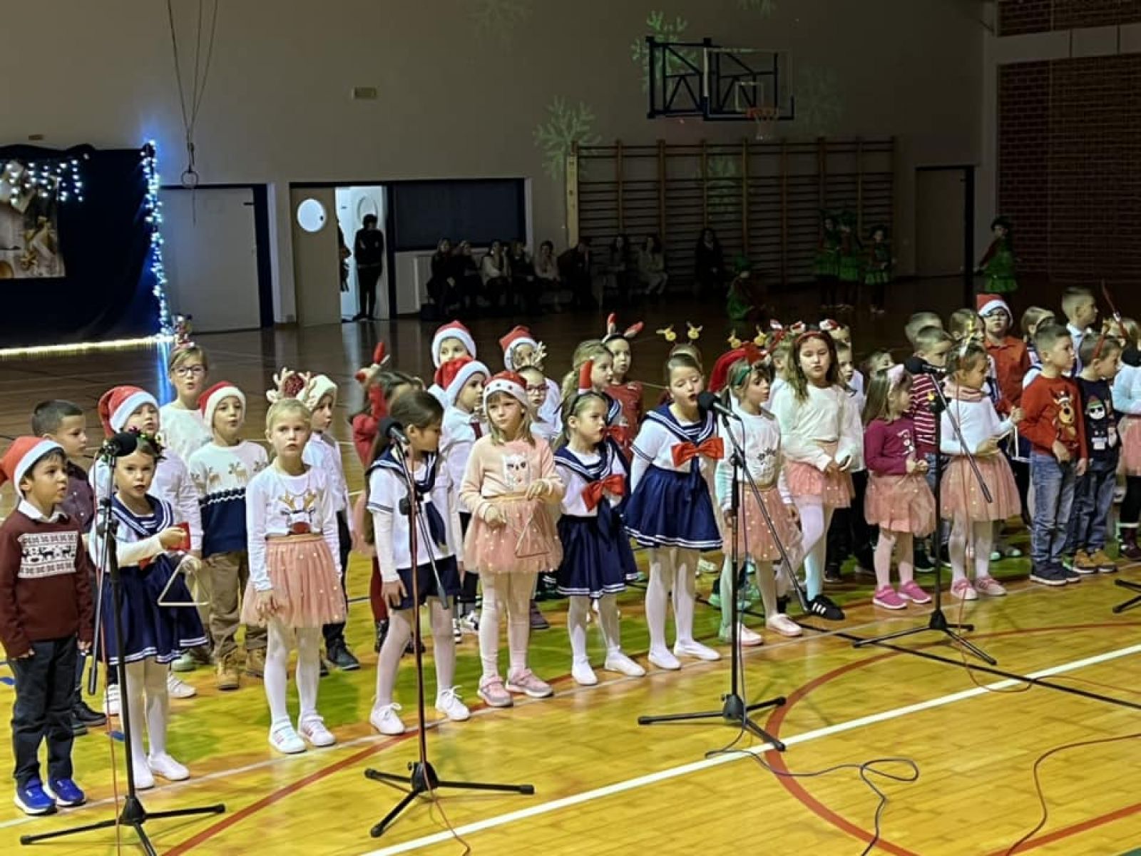 Božićni nastup Veloluških mažoretkinja