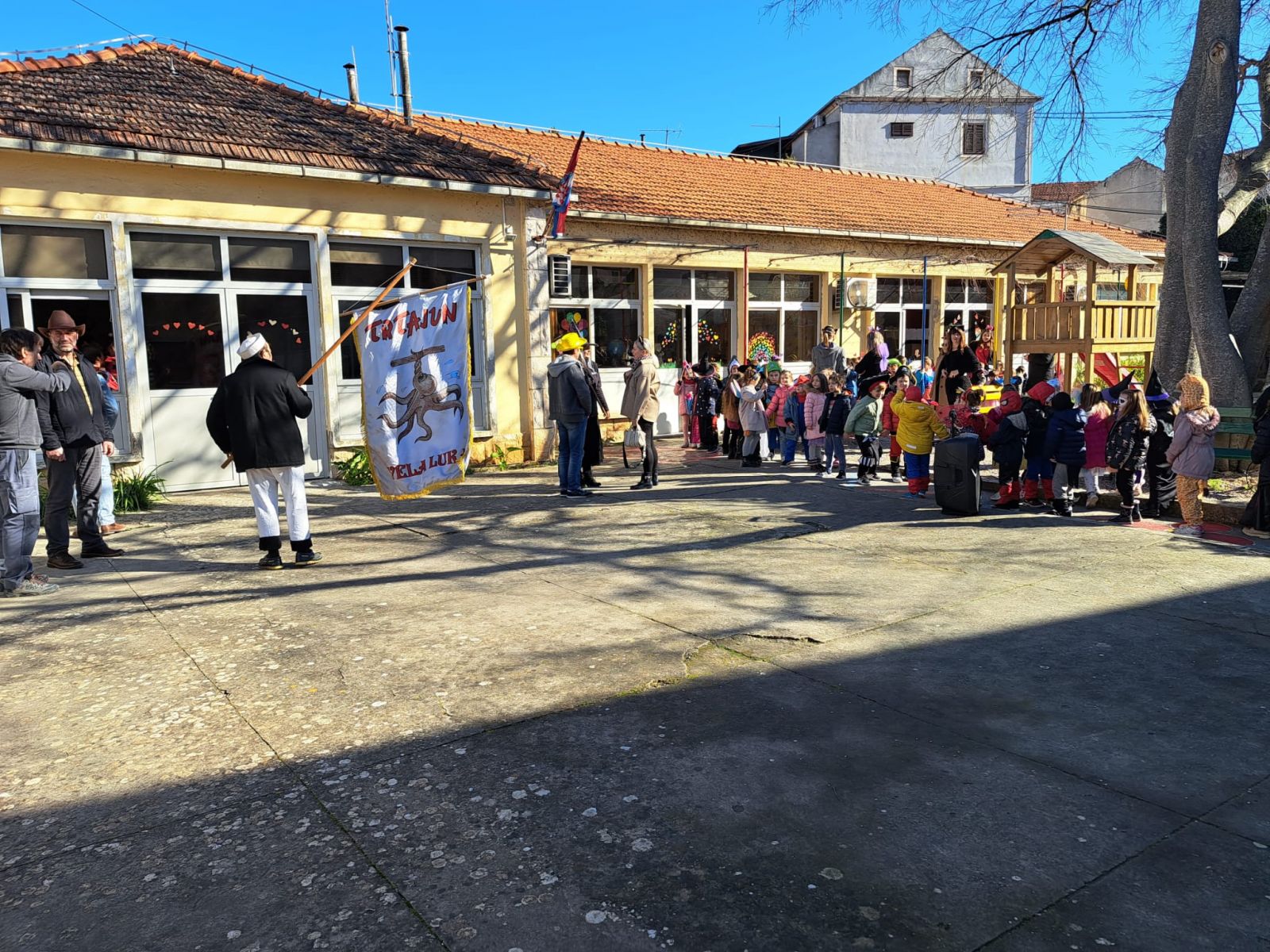 Posjet Trtajuna i maškarani party u Žardinu