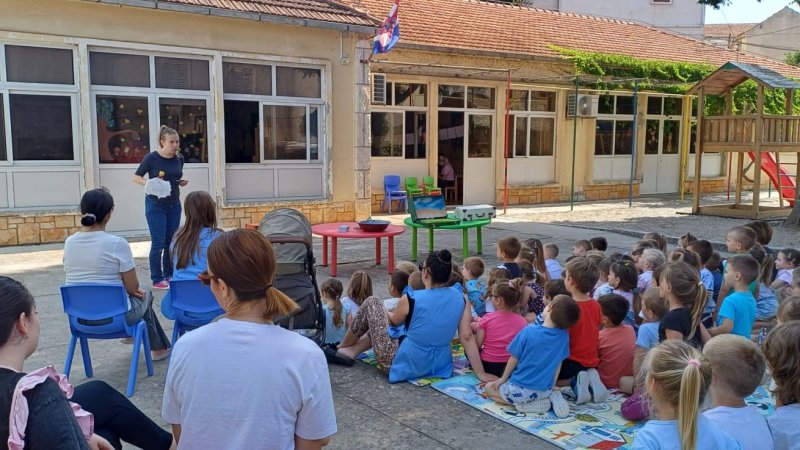 Predstava "Priča o oblaku" kazališta Mala scena