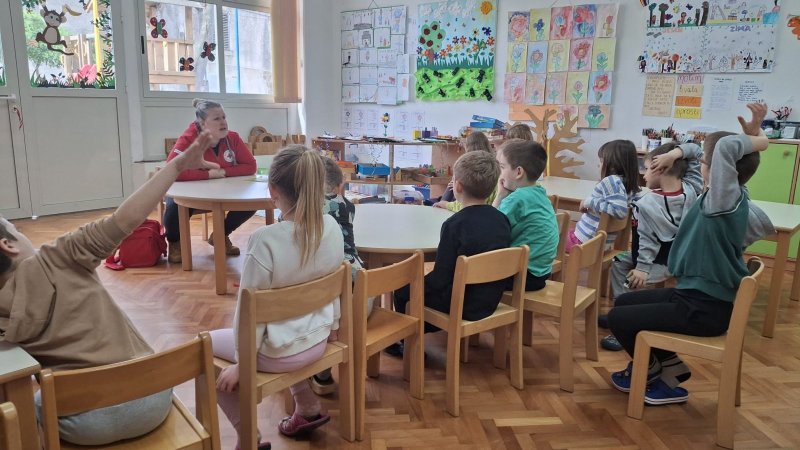 Posjet teta iz Crvenog križa u vrtiću