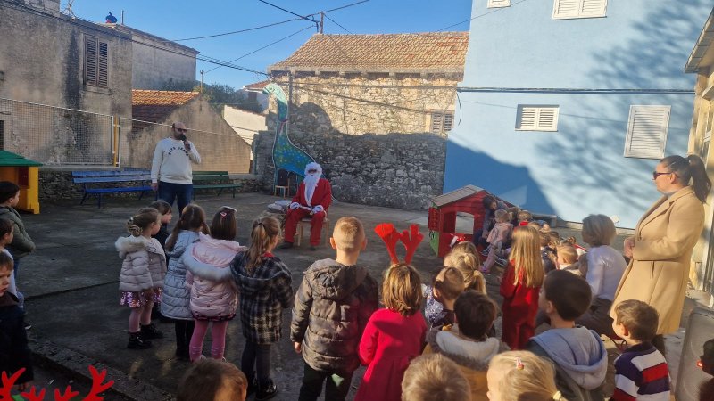 Djed Mraz u vrtiću